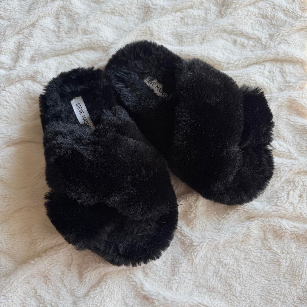 Steve Madden Women's Black Faux Fur Platform Slippers Size 6/7